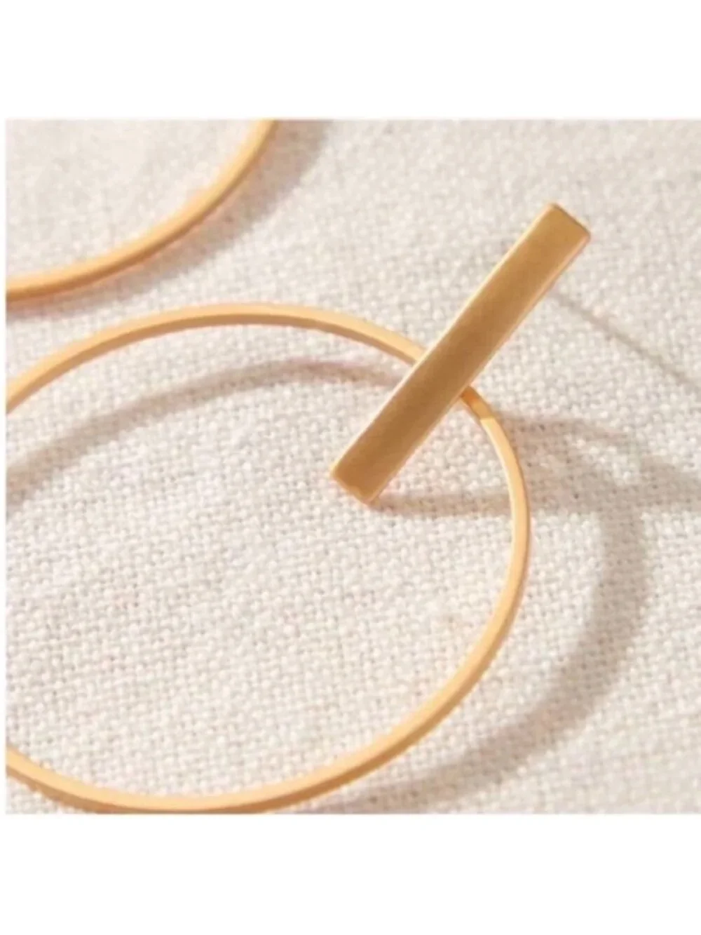 New! Gold Circle Minimalist Earrings (1005) NWOT